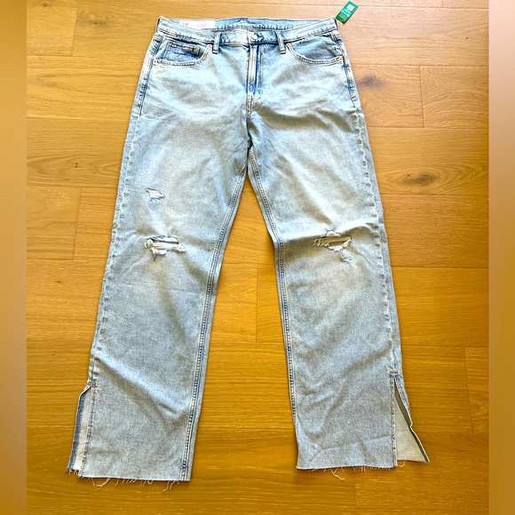 New with tags!90s loose mid-rise light wash jeans with stylish slits at ankles. - Picture 1 of 5